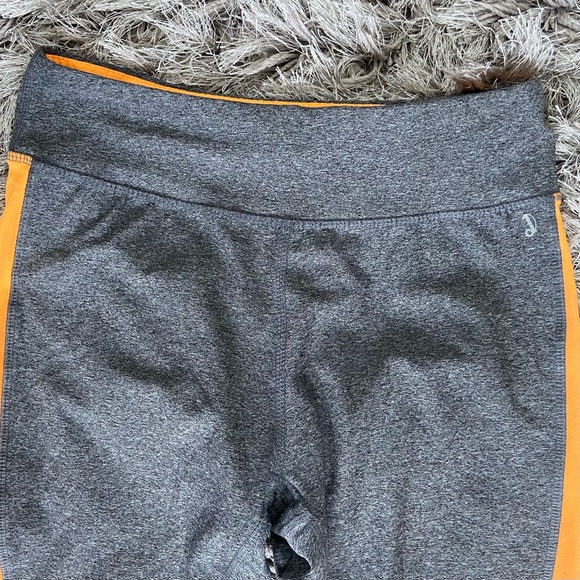 Activate women grey and orange 3/4 length workout leggings. Size S. Used. - Picture 13 of 14